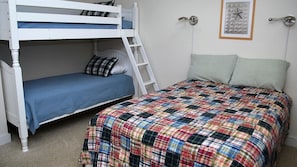 House, Multiple Beds (2133 S Columbia)