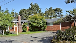 House, Multiple Beds (130 13th Ave) | Exterior - 130 13th Ave (Seaside)