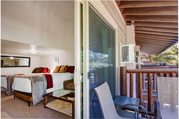 Tabla de planchar con plancha, wifi gratis y ropa de cama 