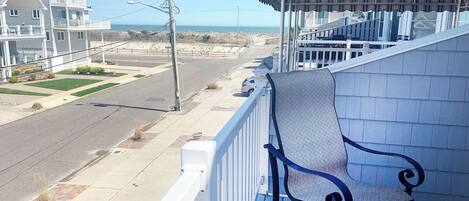 المنطقة المحيطة بالمنشأة