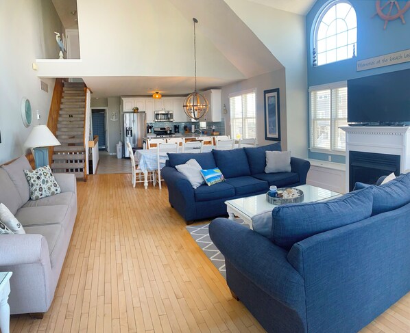 Smart TV, DVD player, video library - Beautiful 4-bedroom, beach block home in Sea Isle City! (Sea Isle City)