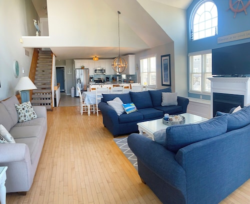 Beautiful 4-bedroom, beach block home in Sea Isle City! 