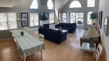 Smart TV, DVD player, video library