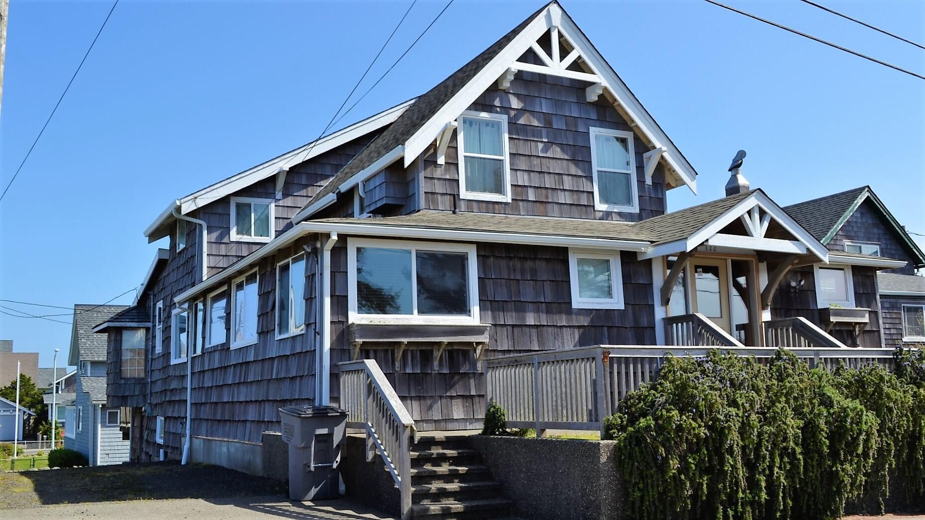 House, Multiple Beds (122 11th Ave) | Exterior