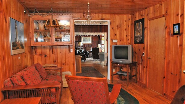 Unclassified image, 1 of 49, button - 122 11th Ave (Seaside)