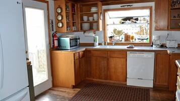 House, Berbilang Katil (230 15th Ave) | Dapur peribadi | Rempah, tisu