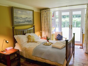 4 bedrooms, free WiFi, bed sheets