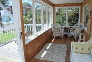 House, Multiple Beds (310 9th Ave) | Property grounds