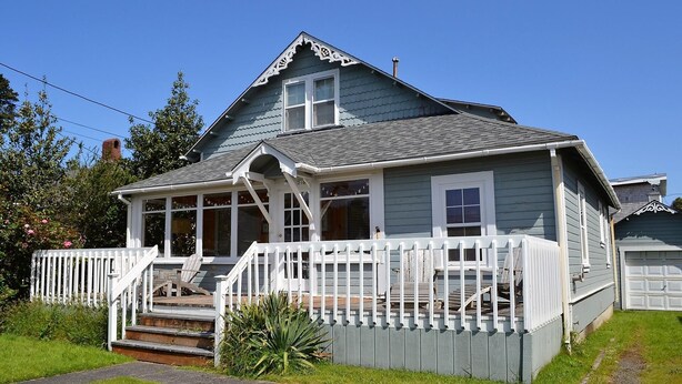 Unclassified image, 1 of 26, button - 310 9th Ave (Seaside)