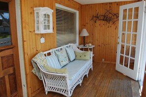 House, Multiple Beds (310 9th Ave) | Living room