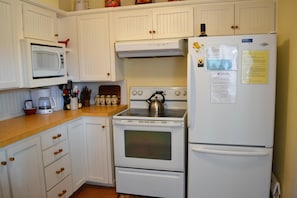 House, Multiple Beds (326 2nd Ave) | Private kitchen