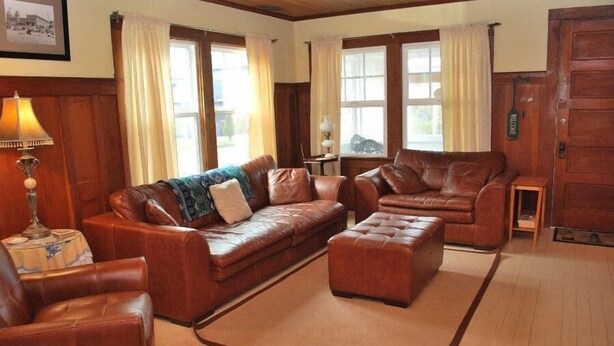 Unclassified image, 1 of 26, button - 435 3rd Ave (Seaside)