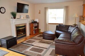 聯排別墅, 多張床 (662 Necanicum) | 客廳 | 壁爐