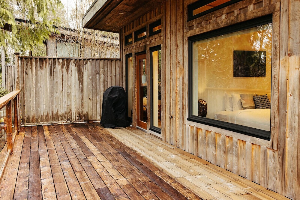 Cozy home in Tofino w/ hottub