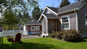 Unclassified image, 5 of 28, button - 102 Spruce (Gearhart)