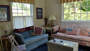 House, Multiple Beds (102 Spruce) | Living room