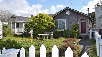 House, Multiple Beds (461 11th Avenue) | Exterior