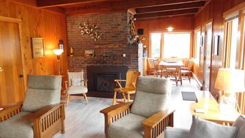 House, Multiple Beds (277 7th) | Living room | Fireplace, ping pong