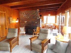 House, Multiple Beds (277 7th) | Living room
