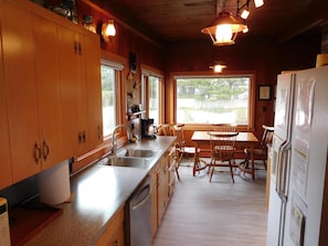 House, Multiple Beds (277 7th) | Private kitchen