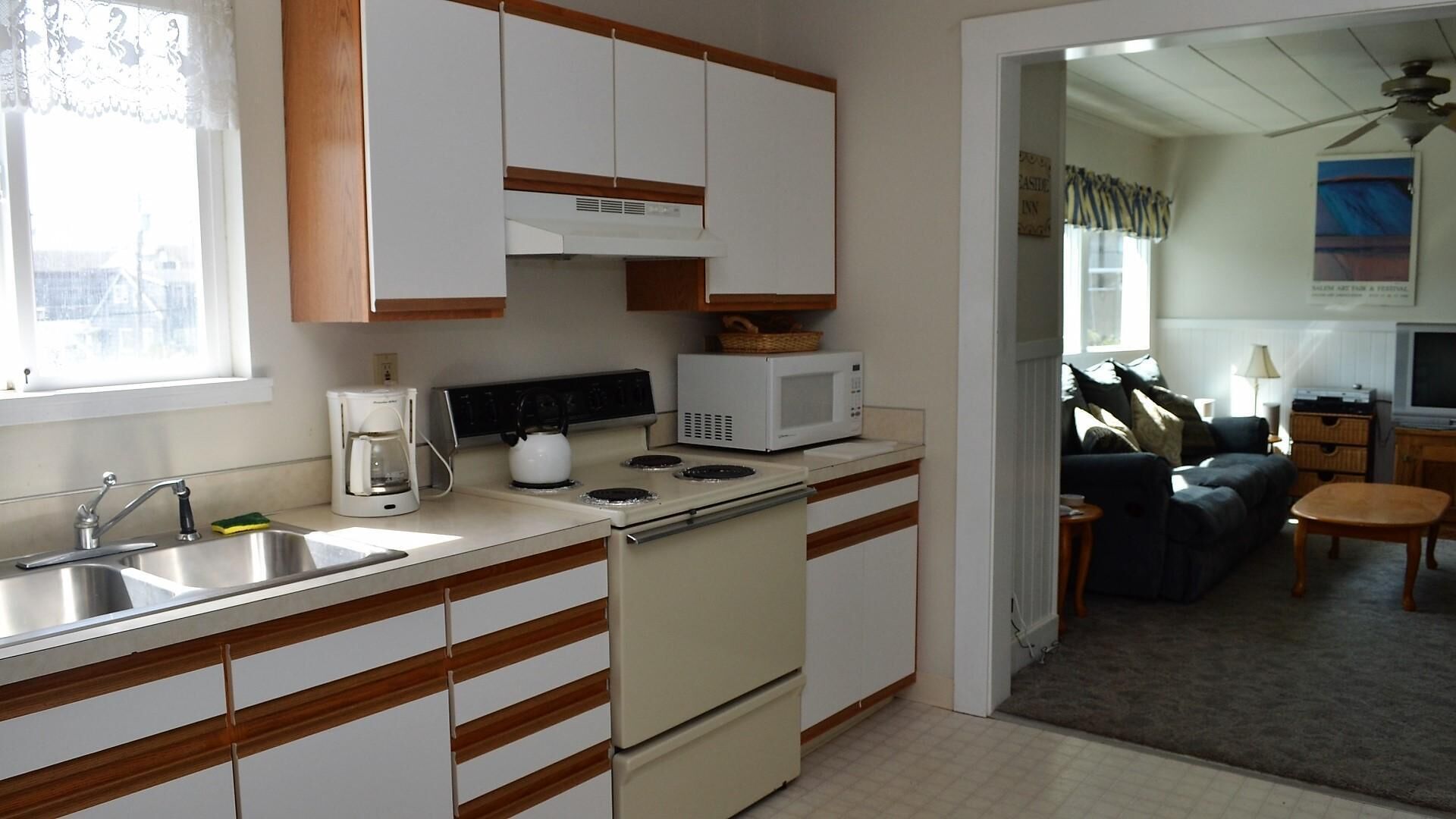House, Multiple Beds (421 Beach Dr) | Private kitchen | Spices, paper towels