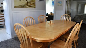 House, Multiple Beds (421 Beach Dr) | Private kitchen