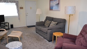 Living room - 425 Beach Dr (Seaside)