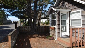House, 2 Queen Beds (120 13th Ave) | Exterior - 120 13th Ave (Seaside)