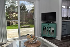 House, Multiple Beds (223 13th Ave)