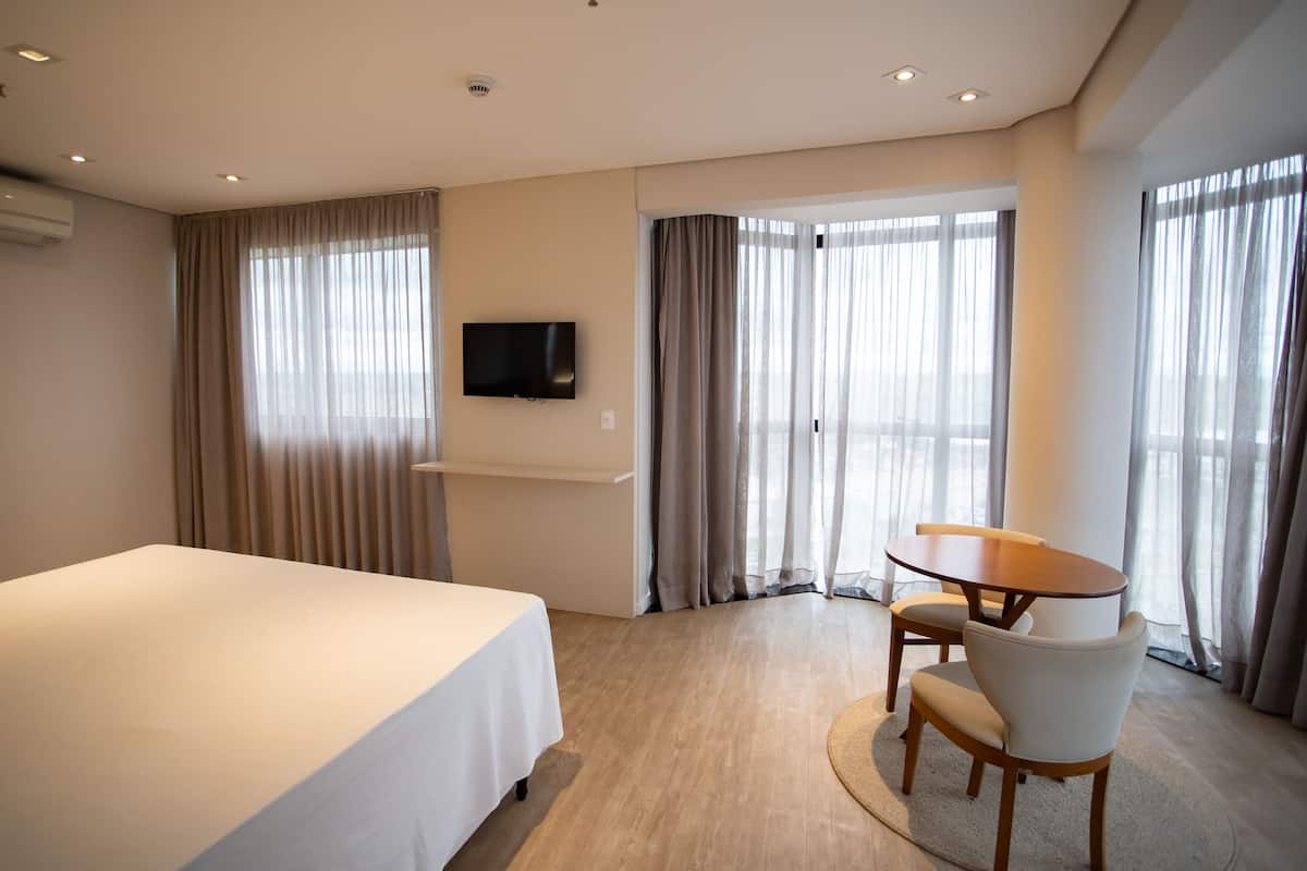 Grand Apartment | Minibar, desk, laptop workspace, free WiFi