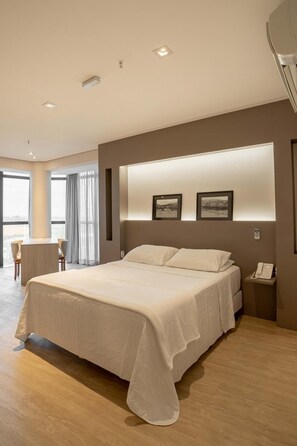 Minibar, desk, laptop workspace, free WiFi - Zahara Hotel (Limeira)