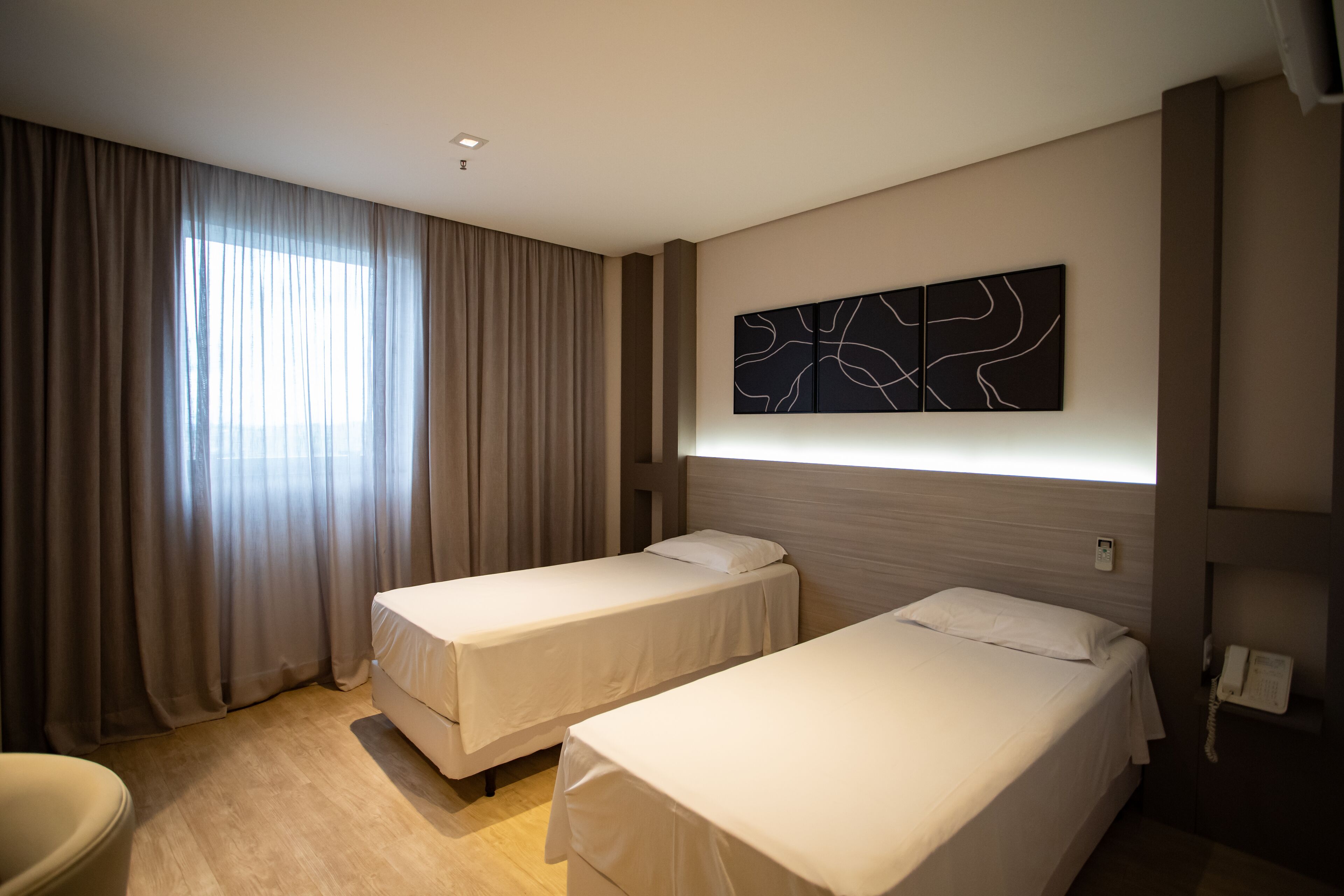 twin room | 1 bedroom, minibar, desk, laptop workspace