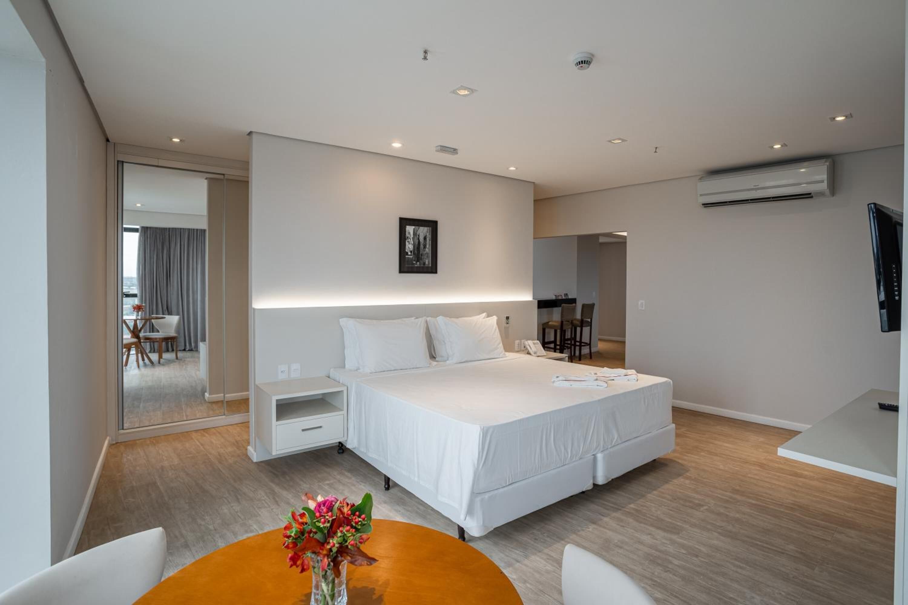 1 bedroom, minibar, desk, laptop workspace