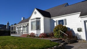 Huis, Meerdere bedden (2338 S Edgewood St) | Exterieur