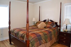 House, Multiple Beds (2338 S Edgewood St)