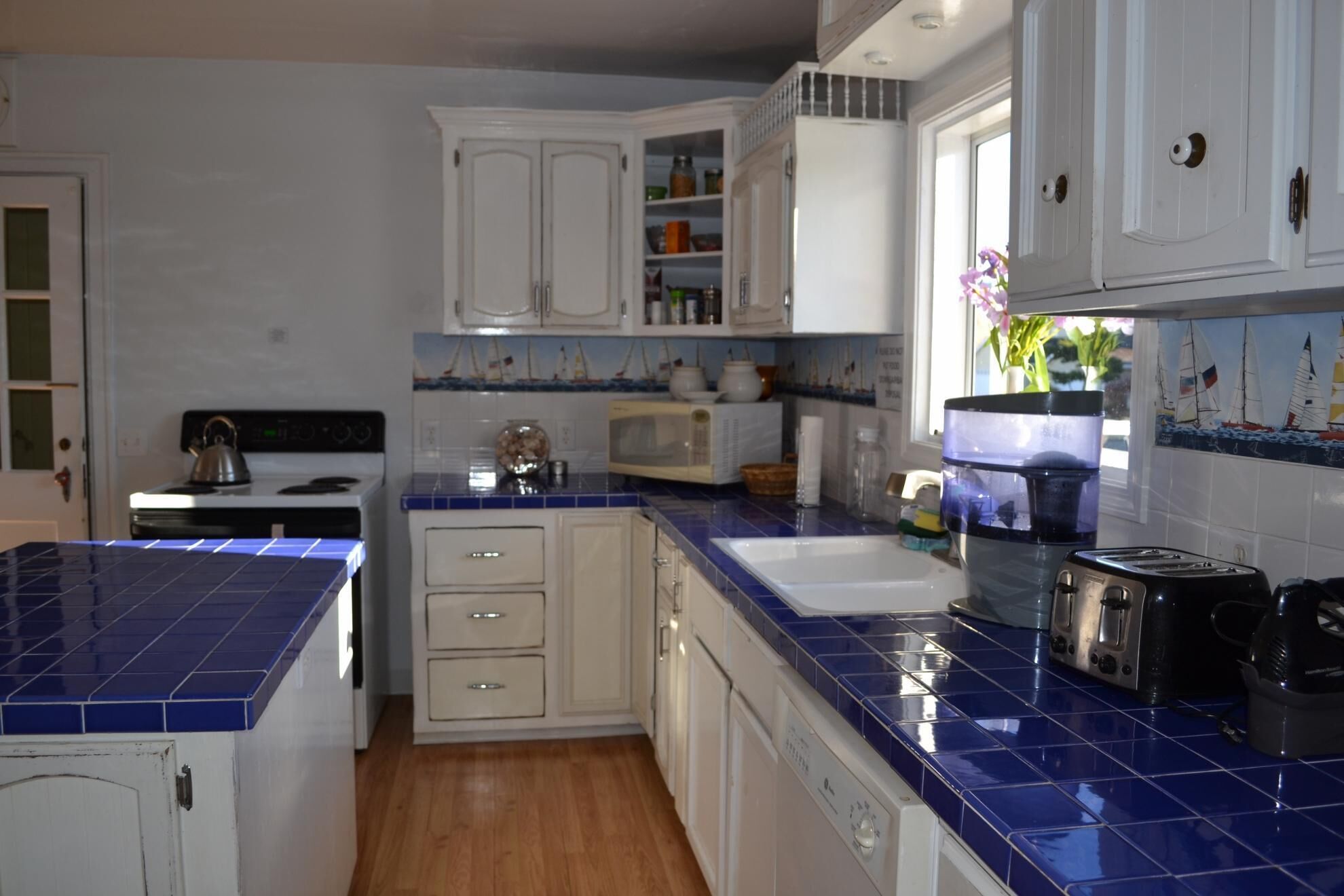 House, Multiple Beds (2338 S Edgewood St) | Private kitchen | Spices, paper towels