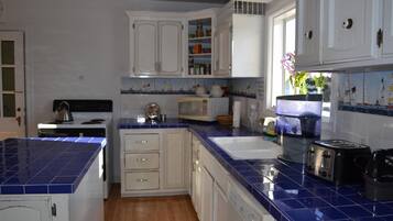 House, Multiple Beds (2338 S Edgewood St) | Private kitchen | Spices, paper towels