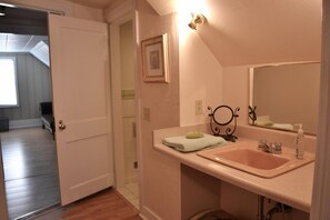 House, Multiple Beds (2338 S Edgewood St) | Bathroom