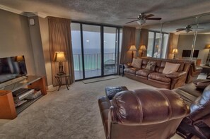 Condo, 2 Bedrooms | Living room