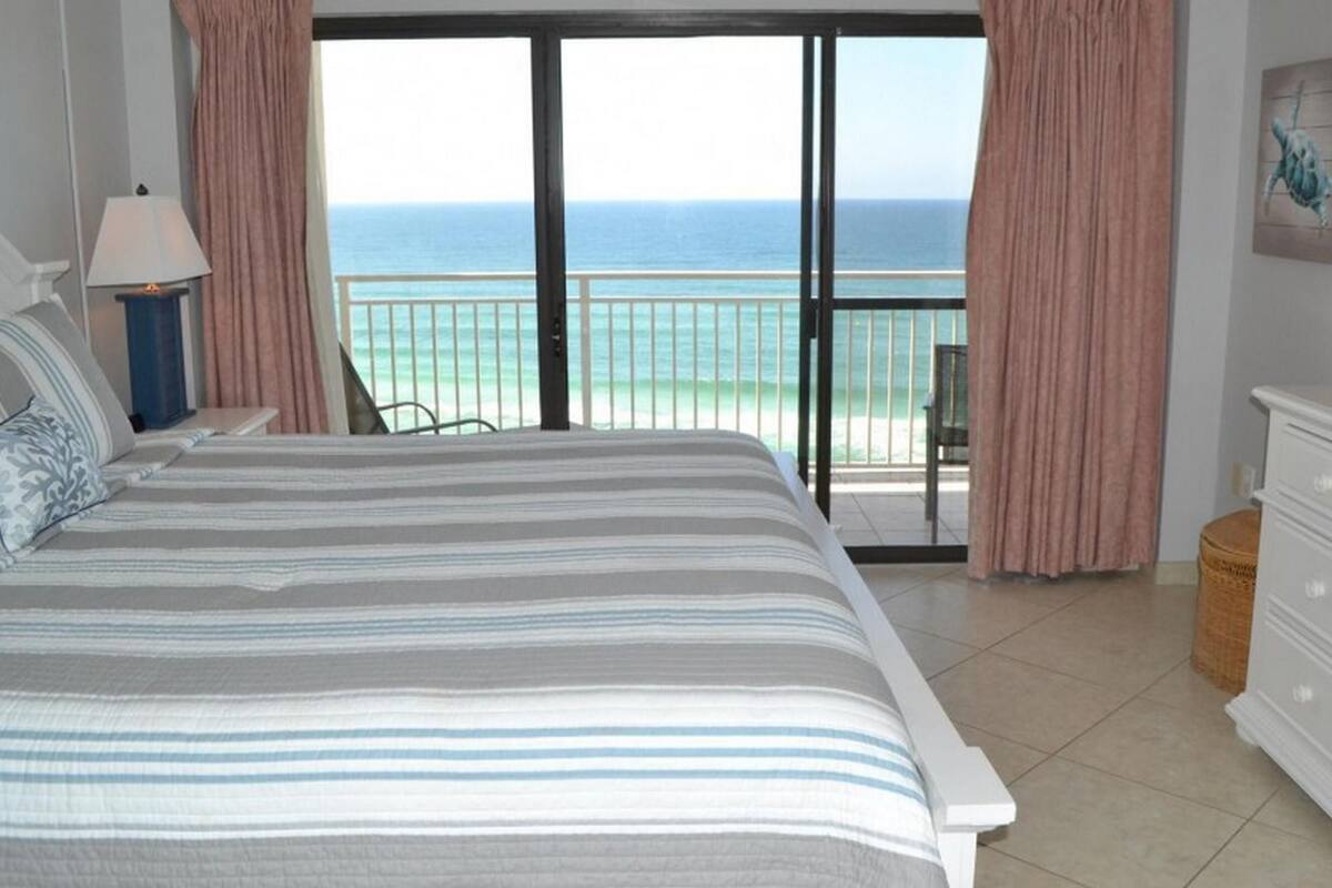Deluxe Condo, 2 Bedrooms | Bed sheets
