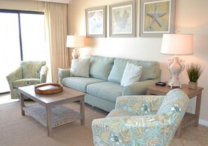 Deluxe Condo, 2 Bedrooms | Living room