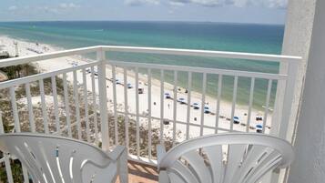 Kondominium Standar, 2 kamar tidur | Balkon