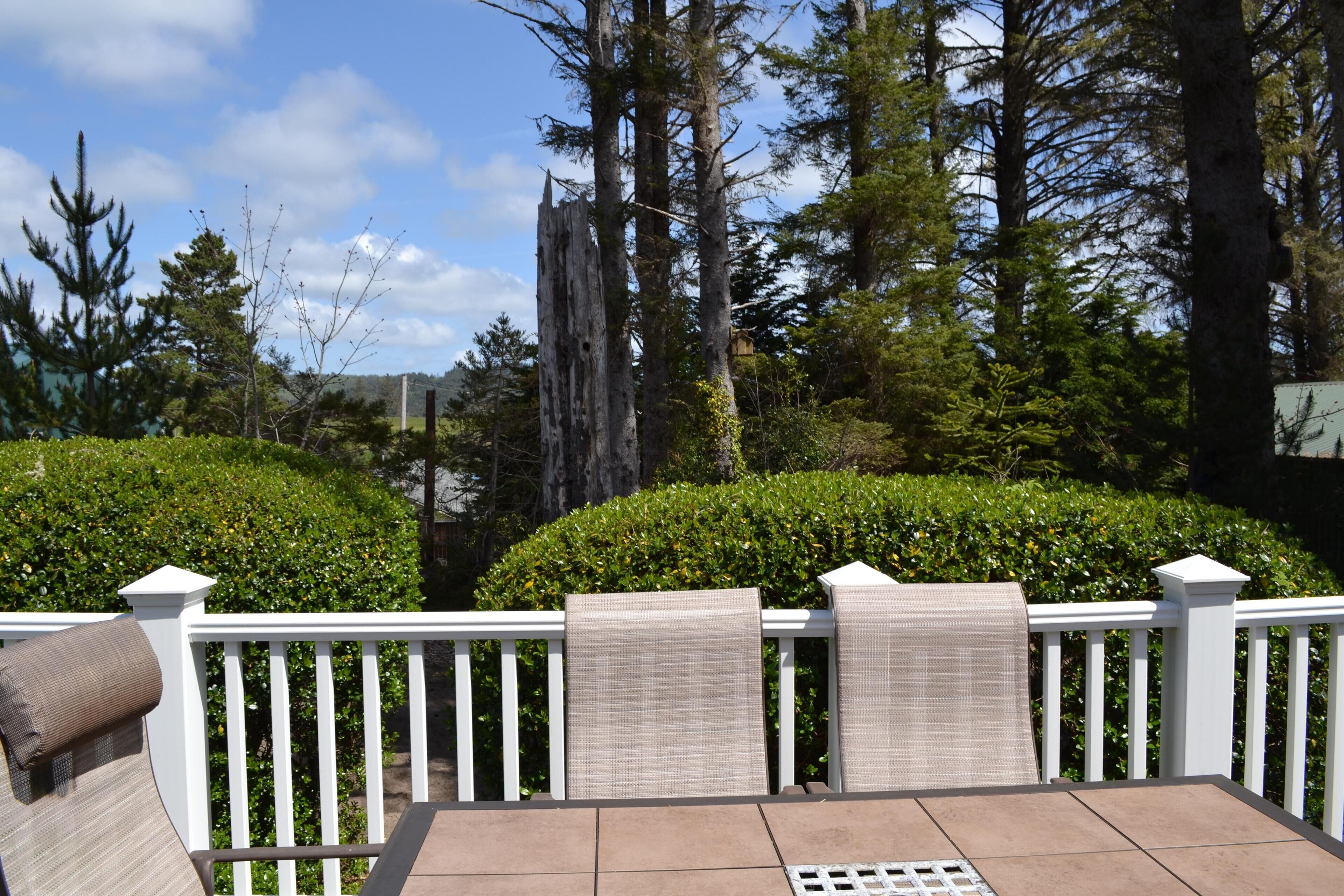 House, Multiple Beds (90587 Lake View Rd) | Balcony