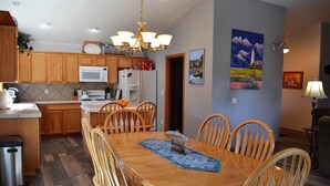 House, Multiple Beds (90587 Lake View Rd) | Private kitchen | Spices, paper towels - 90587 Lake View Rd (Warrenton)