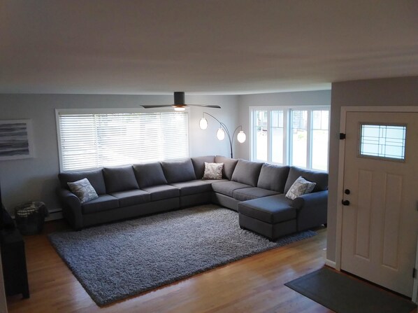 House, Multiple Beds (1881 Beach Dr) | Living room | Fireplace, ping pong - 1881 Beach Dr (Seaside)