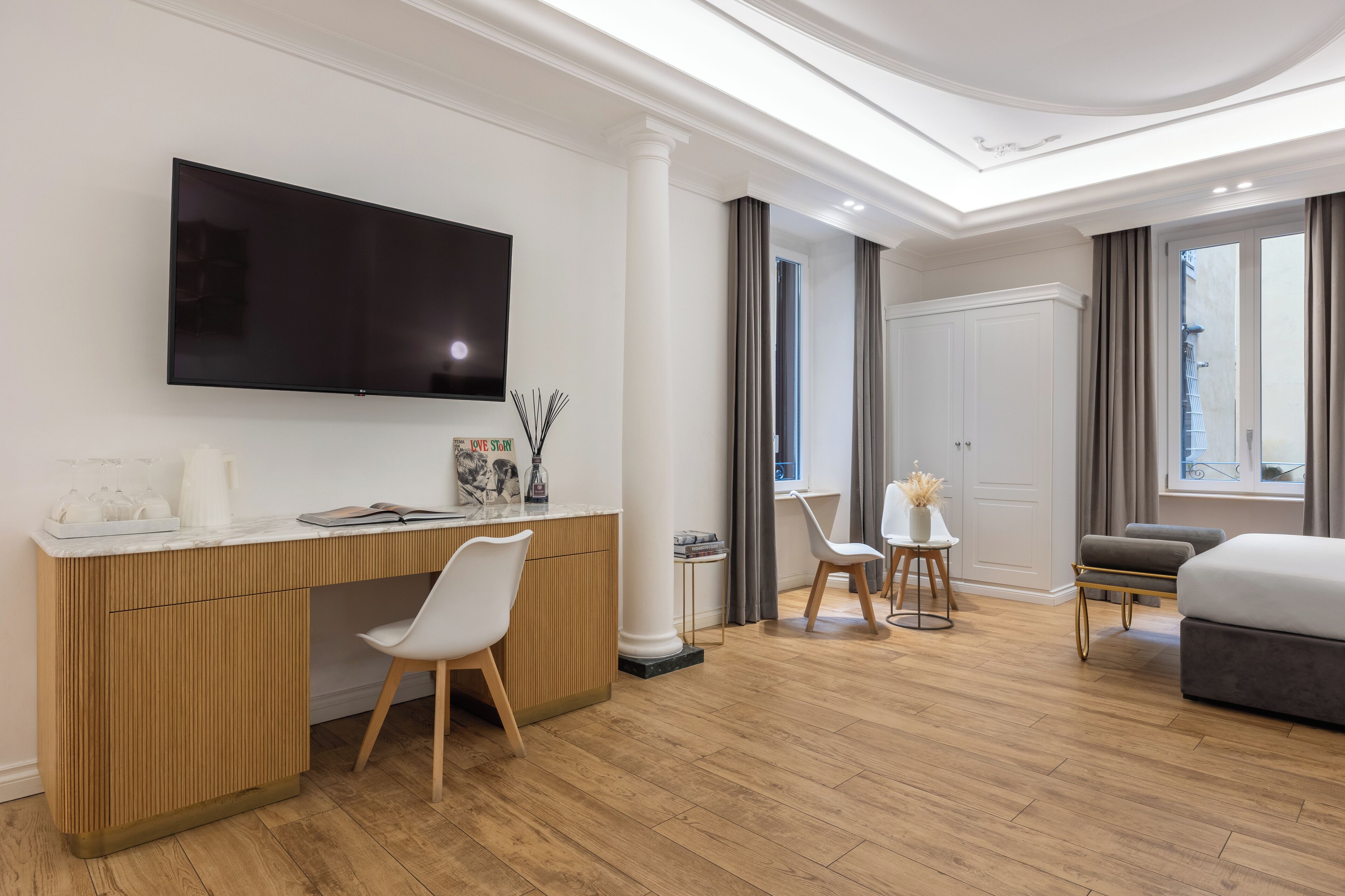 Junior Suite | Hypo-allergenic bedding, minibar, in-room safe, desk