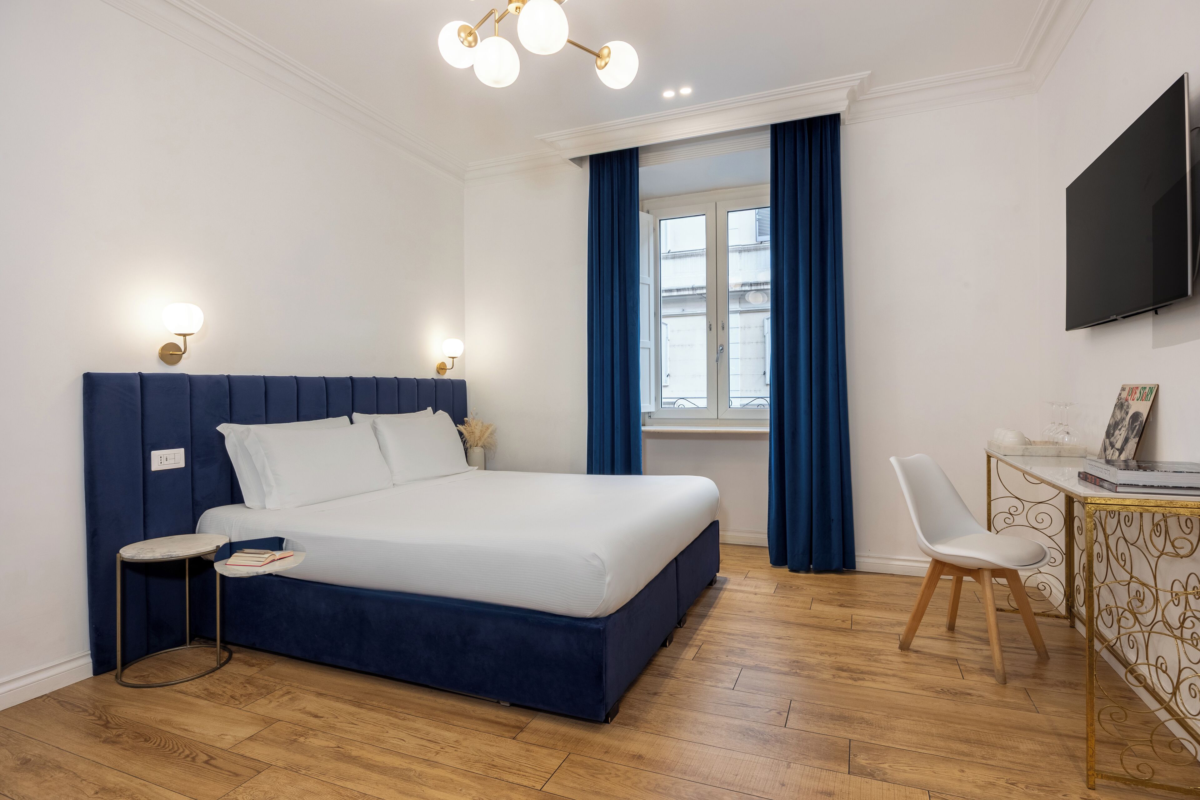 Superior Room | Hypo-allergenic bedding, minibar, in-room safe, desk