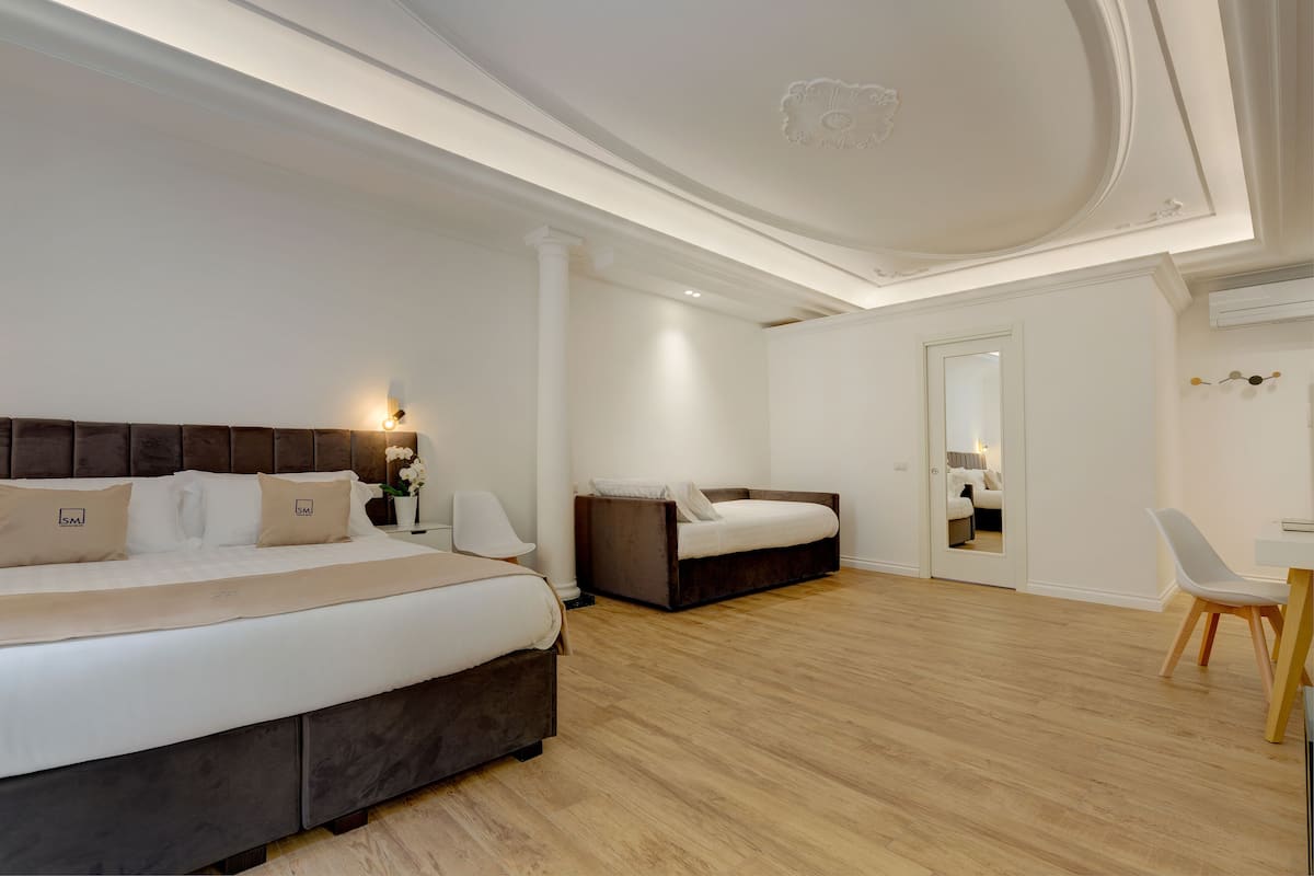 Suite Junior | 1 kamar tidur, seprai antialergi, minibar, dan brankas