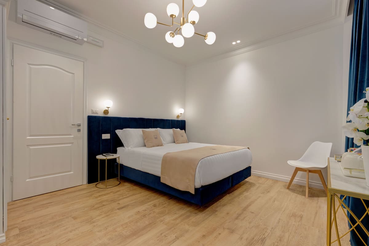 Deluxe Double or Twin Room | Hypo-allergenic bedding, minibar, in-room safe, desk