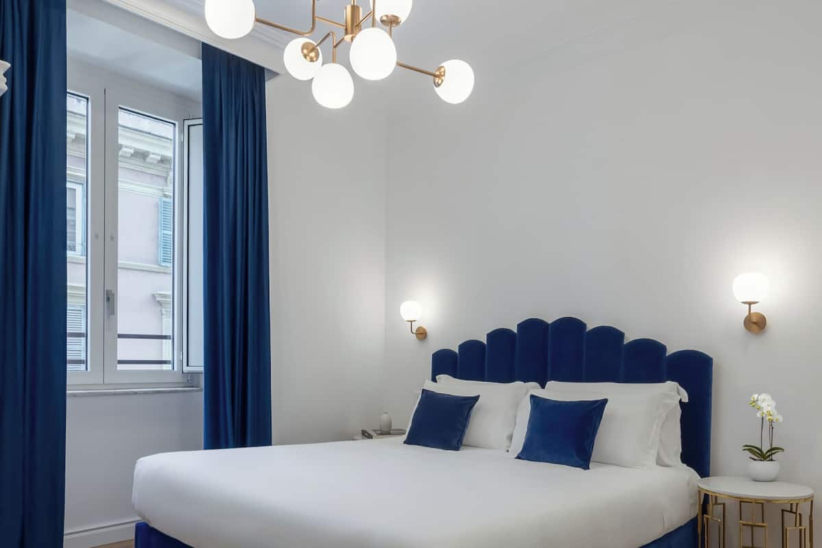 Comfort Double Room | Hypo-allergenic bedding, minibar, in-room safe, desk
